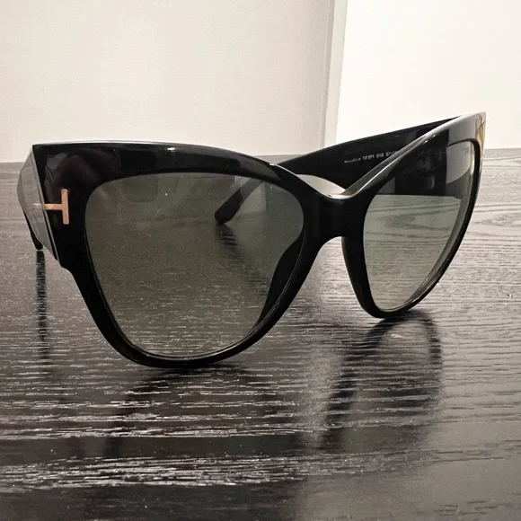 Tom Ford Anoushka Sunglassesses - Picture 2 of 5